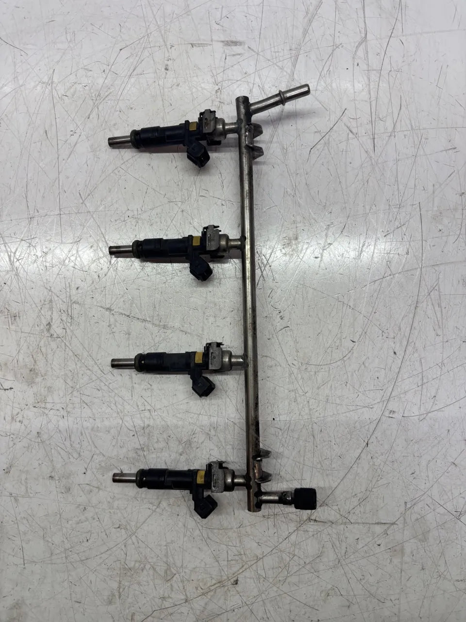 Riel inyector Opel Astra Zafira Vectra 1.8 gasolina Z18XER 2H0 55353804