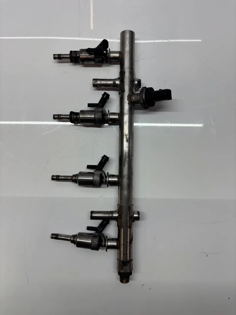 Rampa inyectora Volkswagen Audi Skoda Golf VII A3 2.0 TSI TFSI CHHB CHH 06K133317G