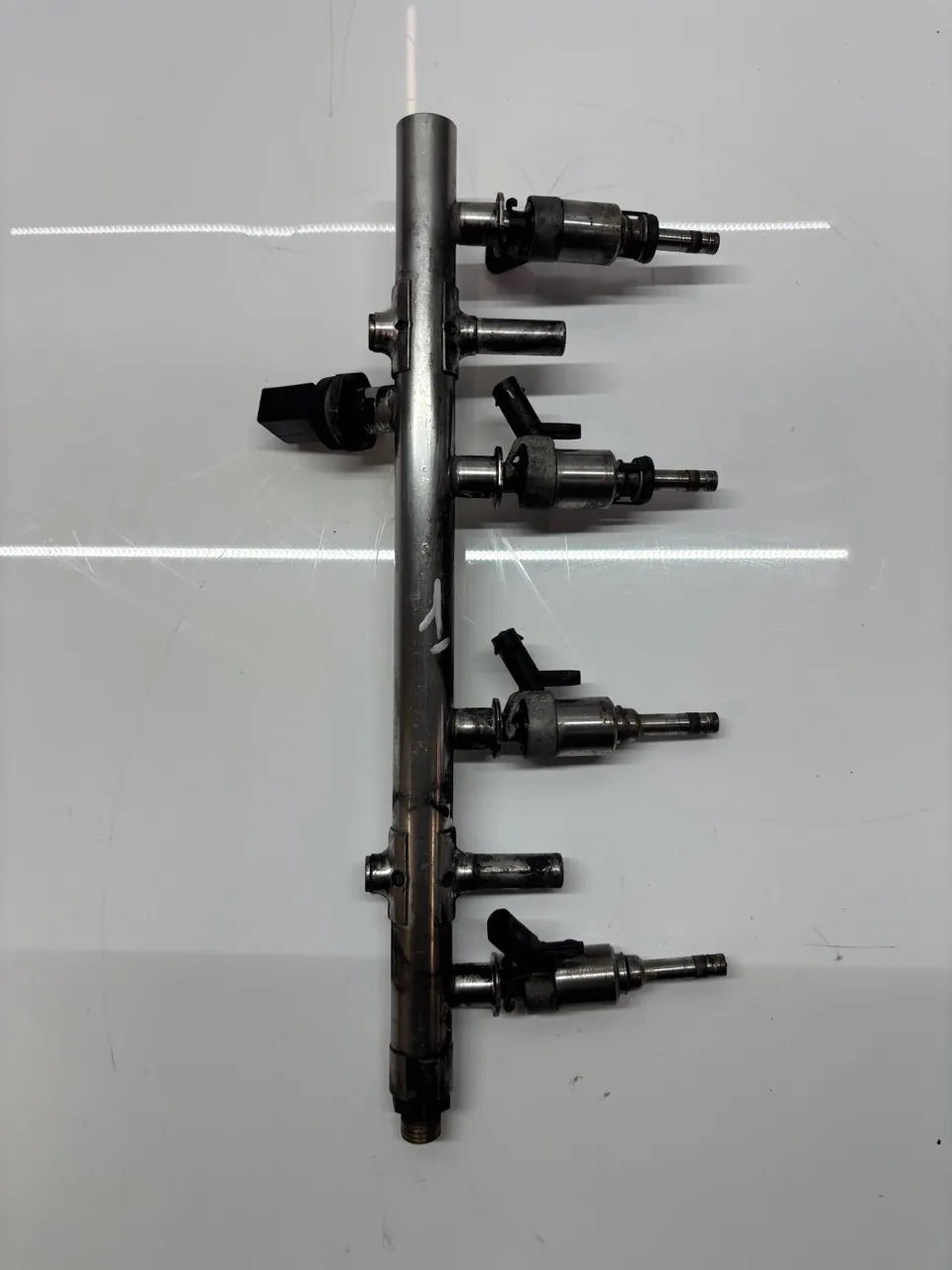 Rampa inyectora Volkswagen Audi Skoda Golf VII A3 2.0 TSI TFSI CHHB CHH 06K133317G