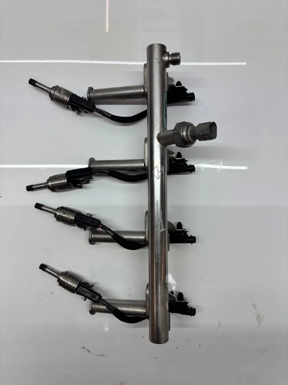 Carril del inyector Volvo V40 2.0 T2 B4204T38 31303876