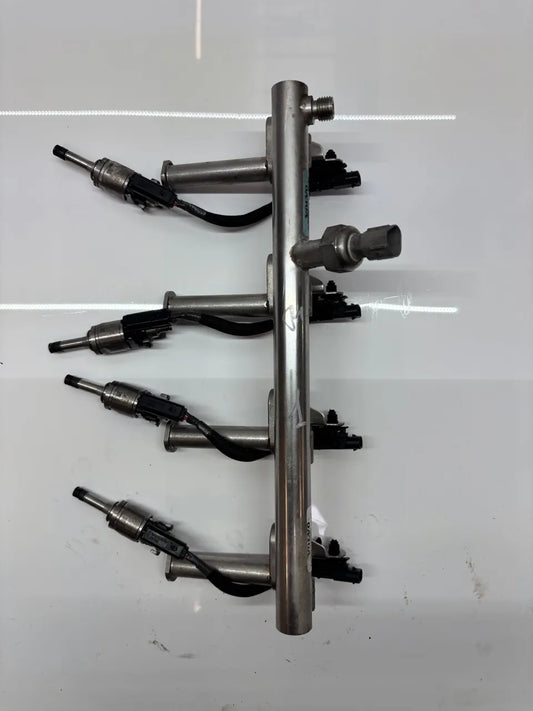 Carril del inyector Volvo V40 2.0 T2 B4204T38 31303876