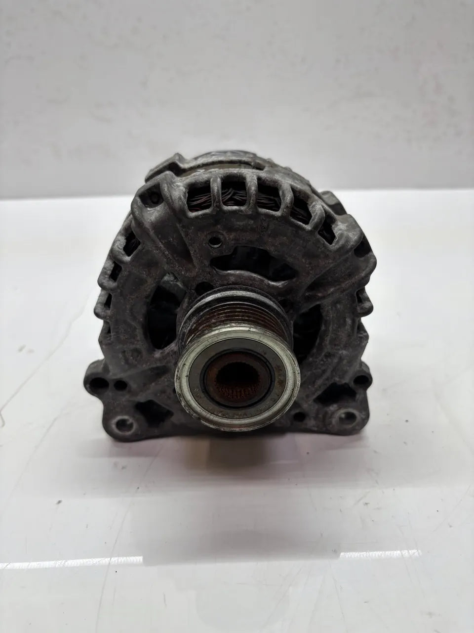 Alternador Audi A4 B8 A5 A6 C7 Q5 2.0 TDI CGLC CGL 03L903017E