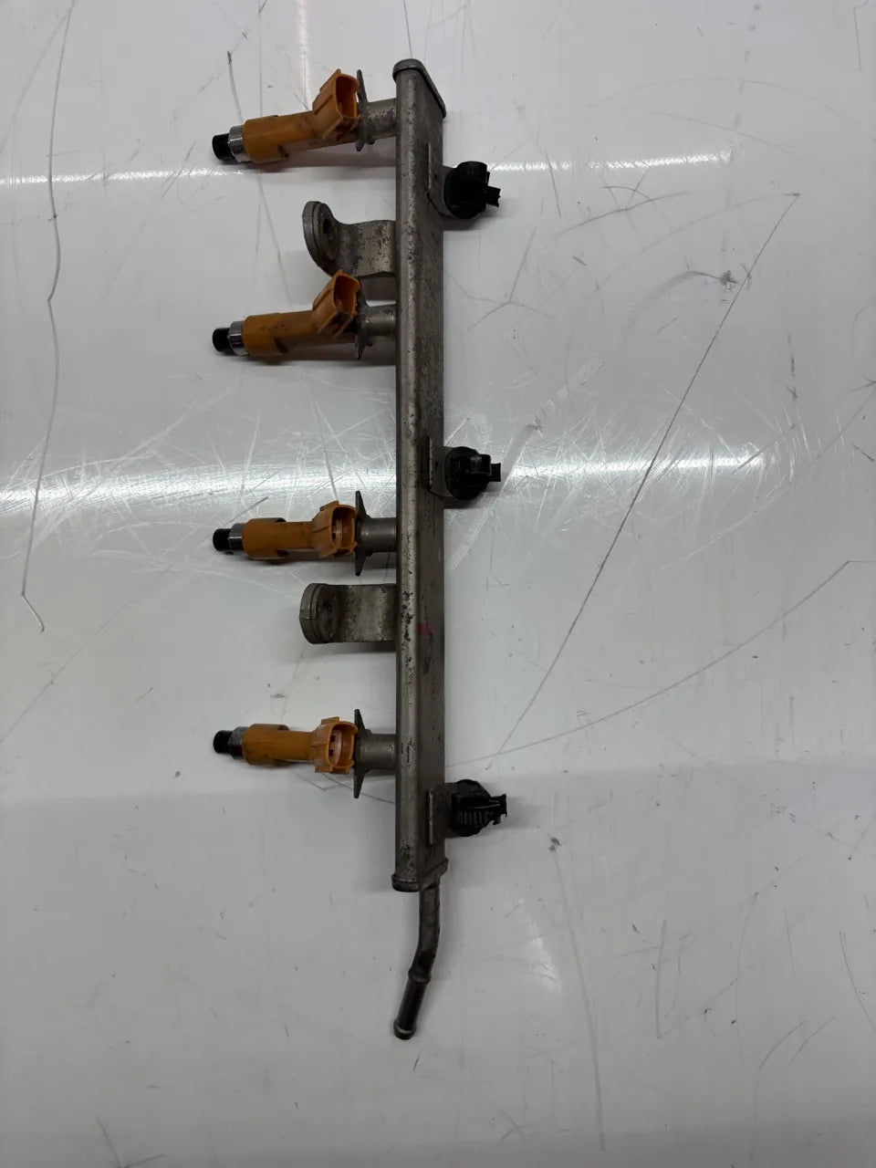 Carril del inyector Suzuki Swift IV 1.2 gasolina K12B 15730-63P01