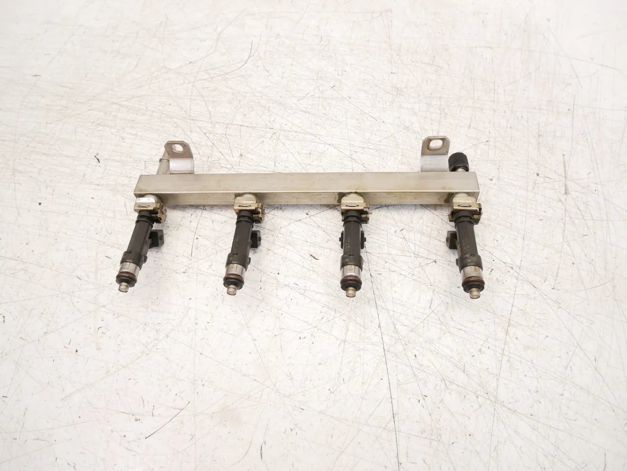 Rail de inyectores Opel Corsa D 1.2 A12XER 55562258 0280151239