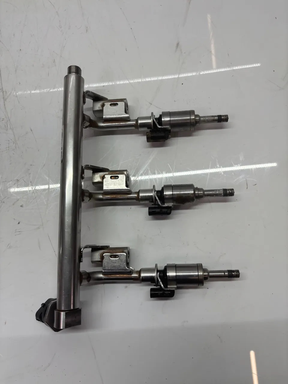 Barra de inyectores Ford Fiesta VI 1.0 gasolina P4JB DM5G-9H487-AA