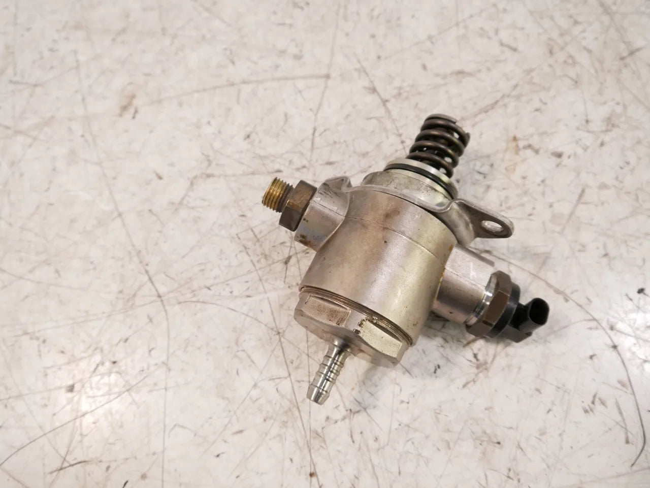 Bomba de combustible Audi A4 A5 Q5 2.0 TFSI CDN CDNC 06J127025E