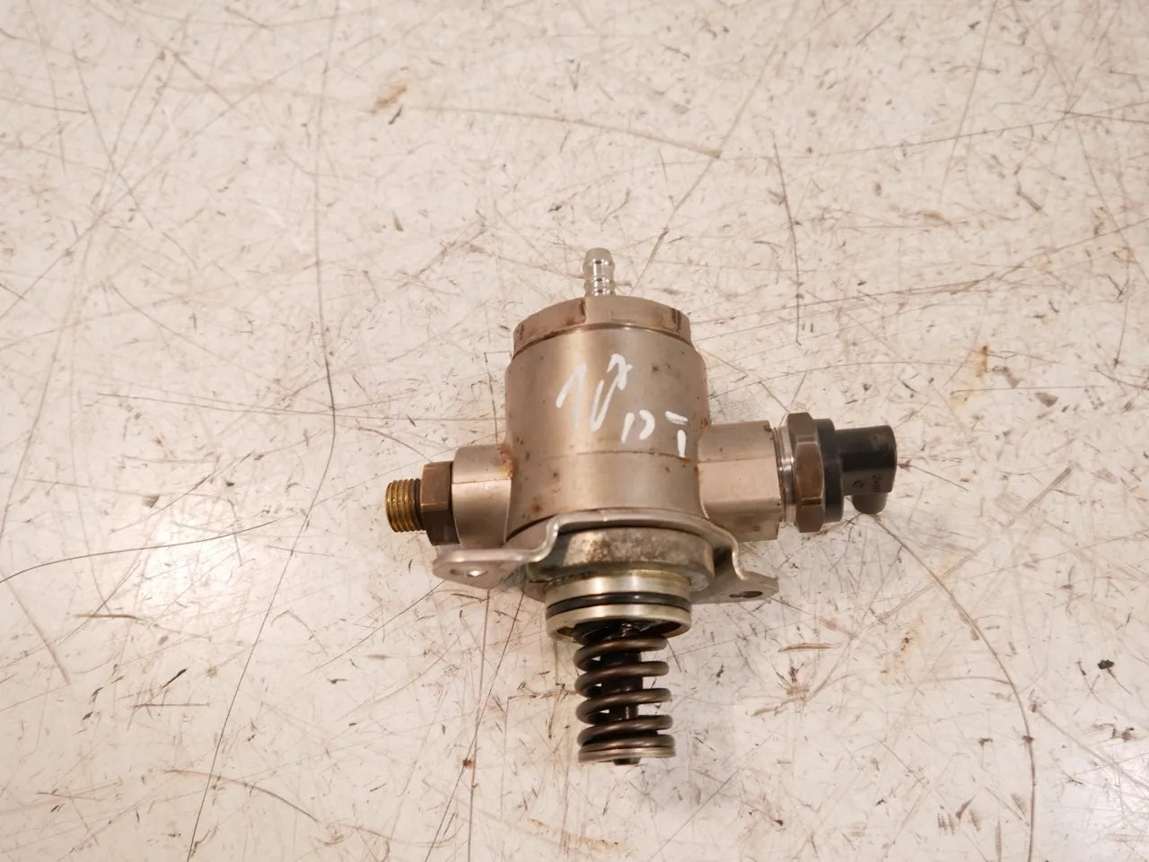 Bomba de combustible Audi A4 A5 Q5 2.0 TFSI CDN CDNC 06J127025E