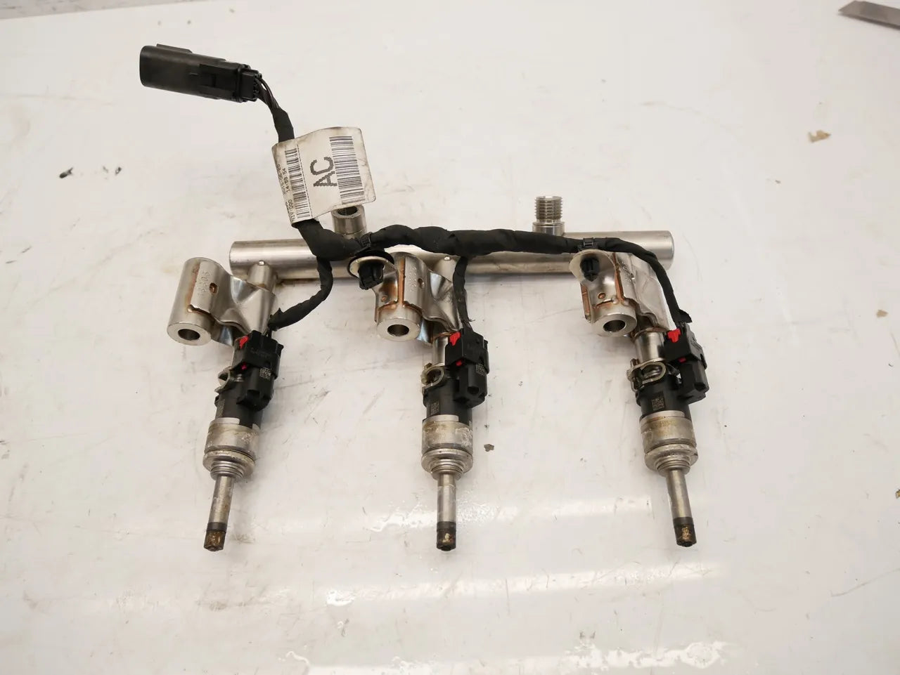 Rampa inyectora Ford Focus Kuga 1.5 EcoBoost YZDA HX7G-9D280-AA