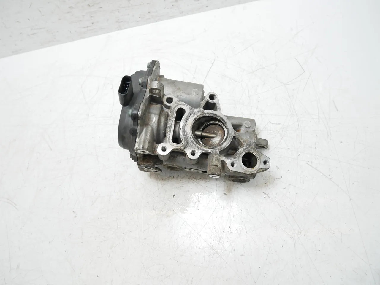 Válvula EGR Mercedes-Benz 2.0 Diesel 654.920 OM654.920 A6541404301