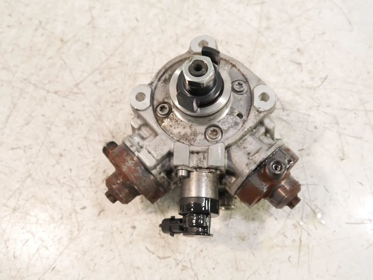 Bomba de alta presión Volvo V60 V70 2.4 D4 AWD D5244T17 D52 31372081 0445010681