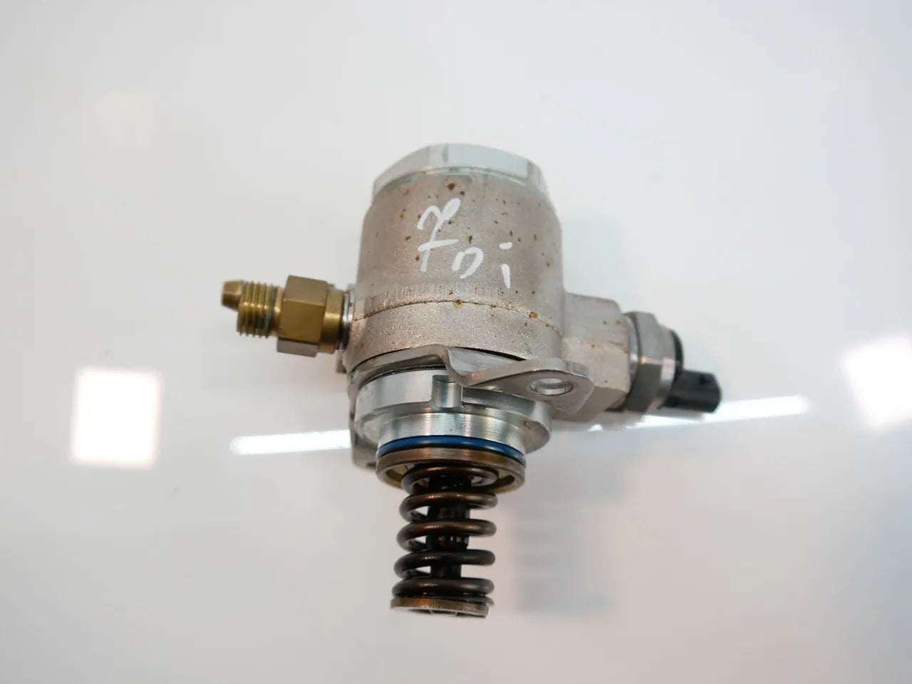 Bomba de combustible Volkswagen Beetle Passat Tiguan 1.4 TSI CTHD CTH 03C127026P