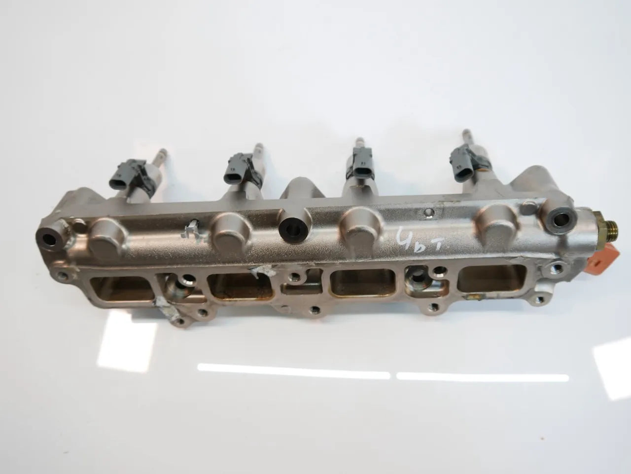 Rampa inyectora Volkswagen Beetle Passat Tiguan 1.4 TSI CTHD CTH 03C906036N