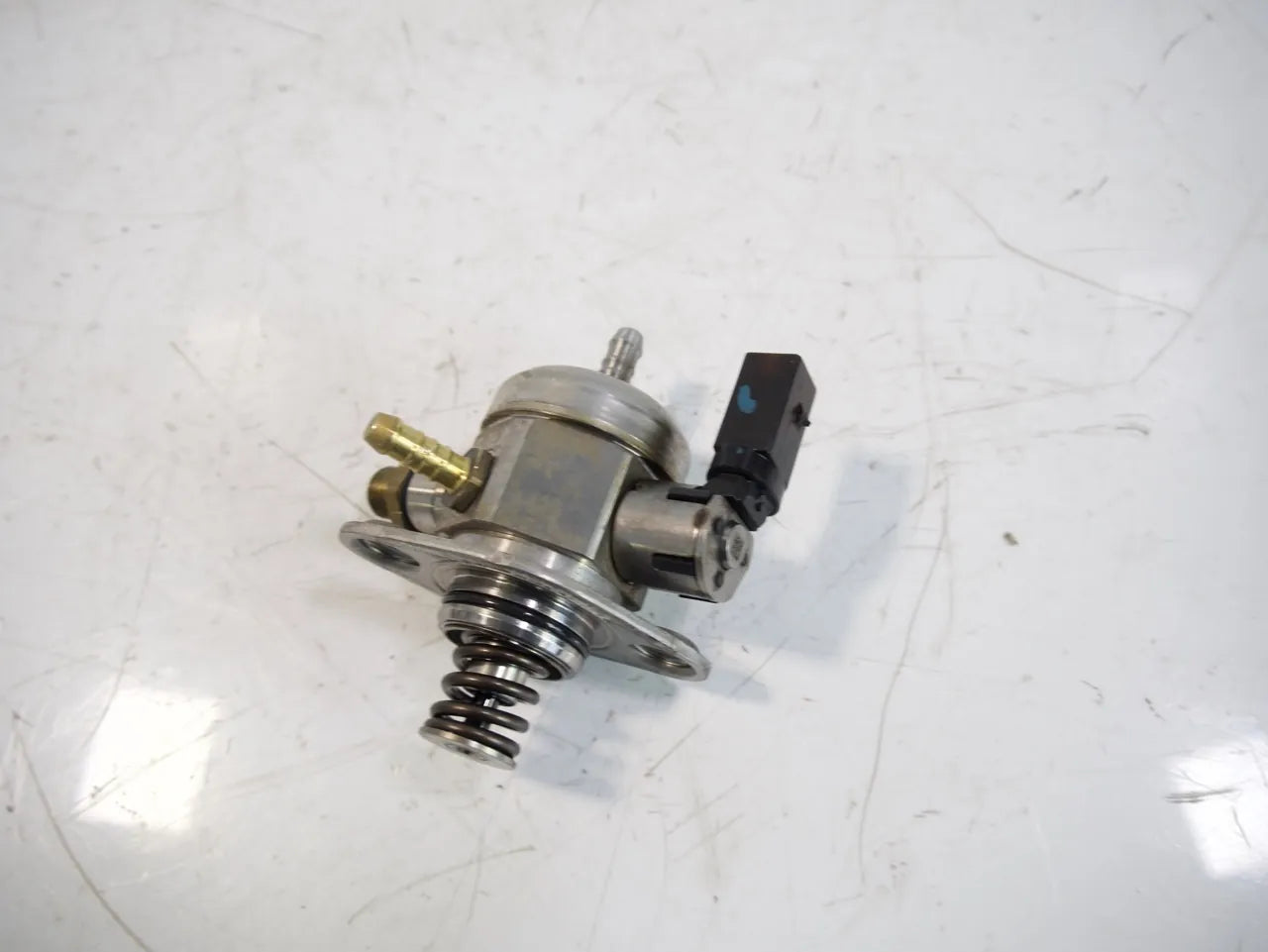 Bomba de combustible Audi A4 B9 A5 2.0 40 TFSI Hybrid DLVA DLV 06G127025G