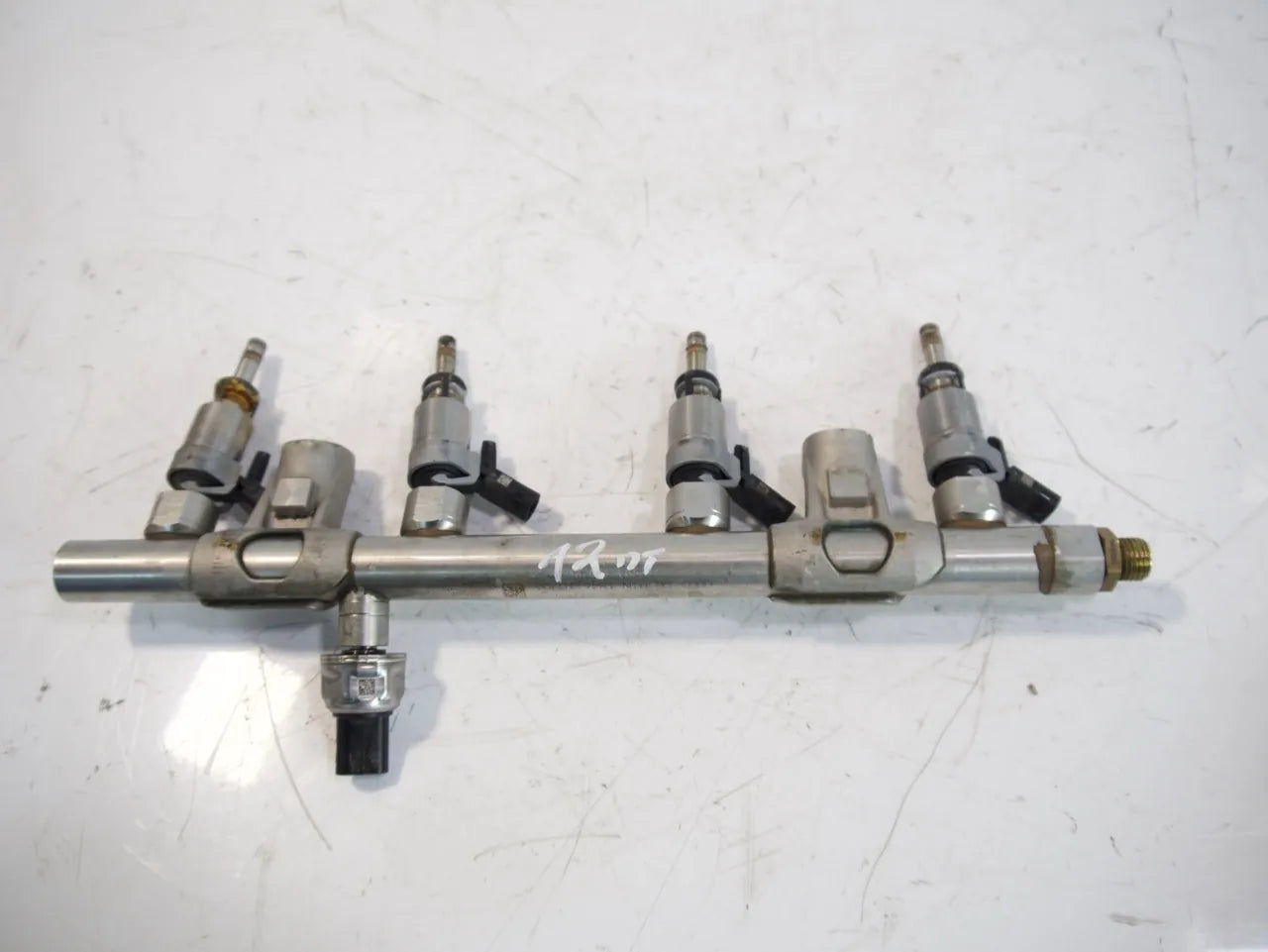 Rampa inyectora Audi A4 B9 A5 2.0 40 TFSI Hybrid DLVA DLV 06L133317N