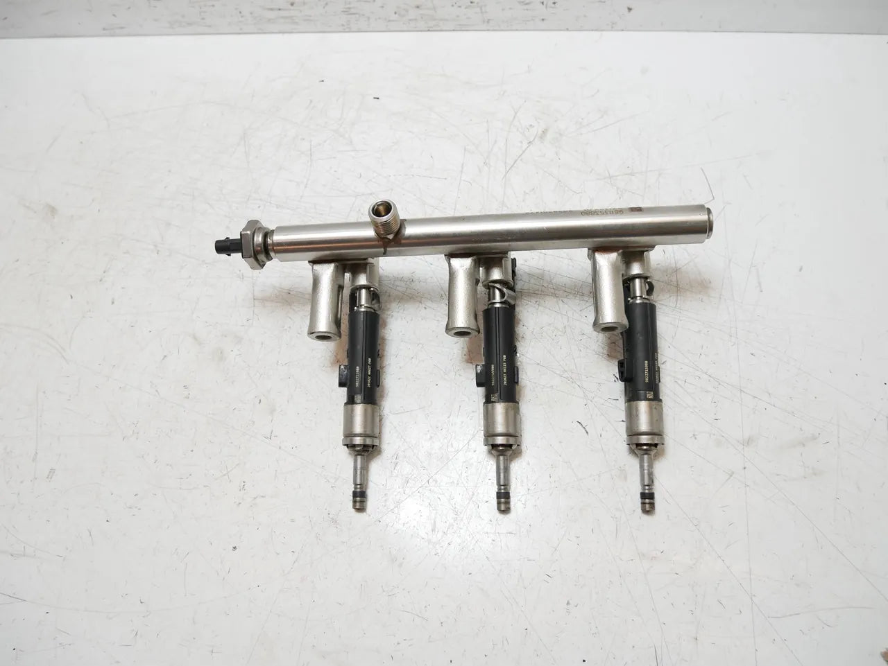 Rail de inyectores Opel Combo Mokka 1.2 F12XHT HN05 9811353880