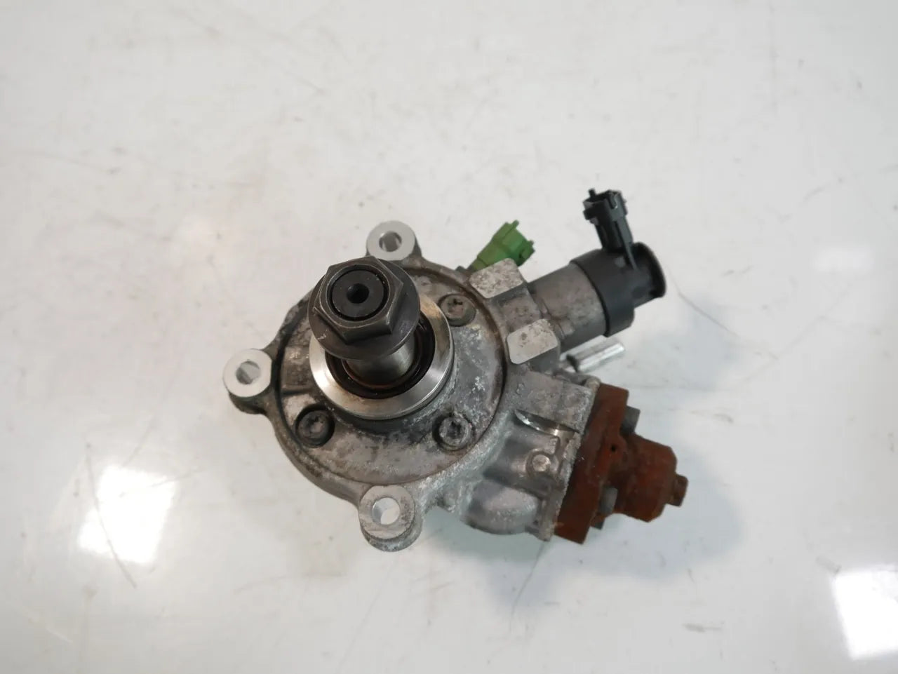 Bomba de alta presión Land Rover Discovery 2.0 D 4x4 204DTD AJ20D4 G4D3-9B395-AB