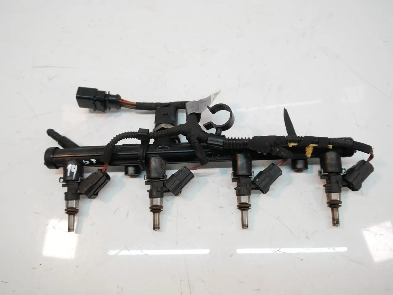 Rampa inyectora Audi A4 B8 A5 1.8 TFSI CJEB CJE 06K133681A