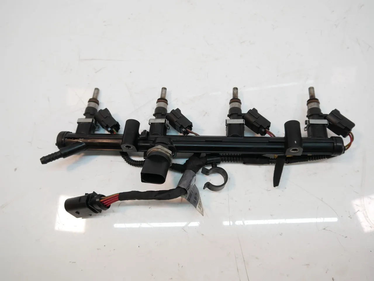 Rampa inyectora Audi A4 B8 A5 1.8 TFSI CJEB CJE 06K133681A