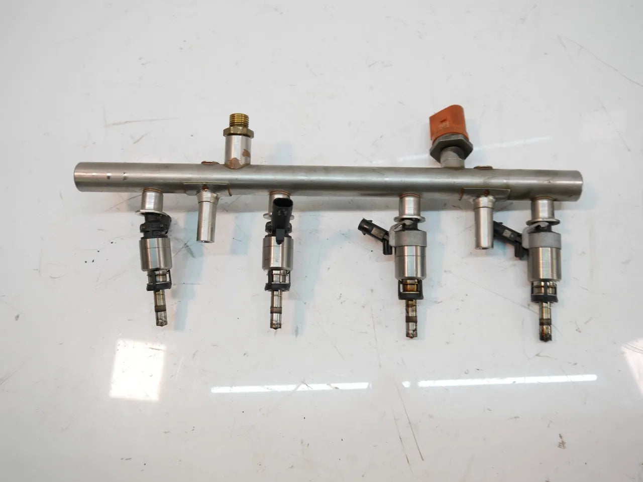 Rampa inyectora Audi Volkswagen A3 Passat 2.0 TFSI TSI CCZA CCZ 06H133317C