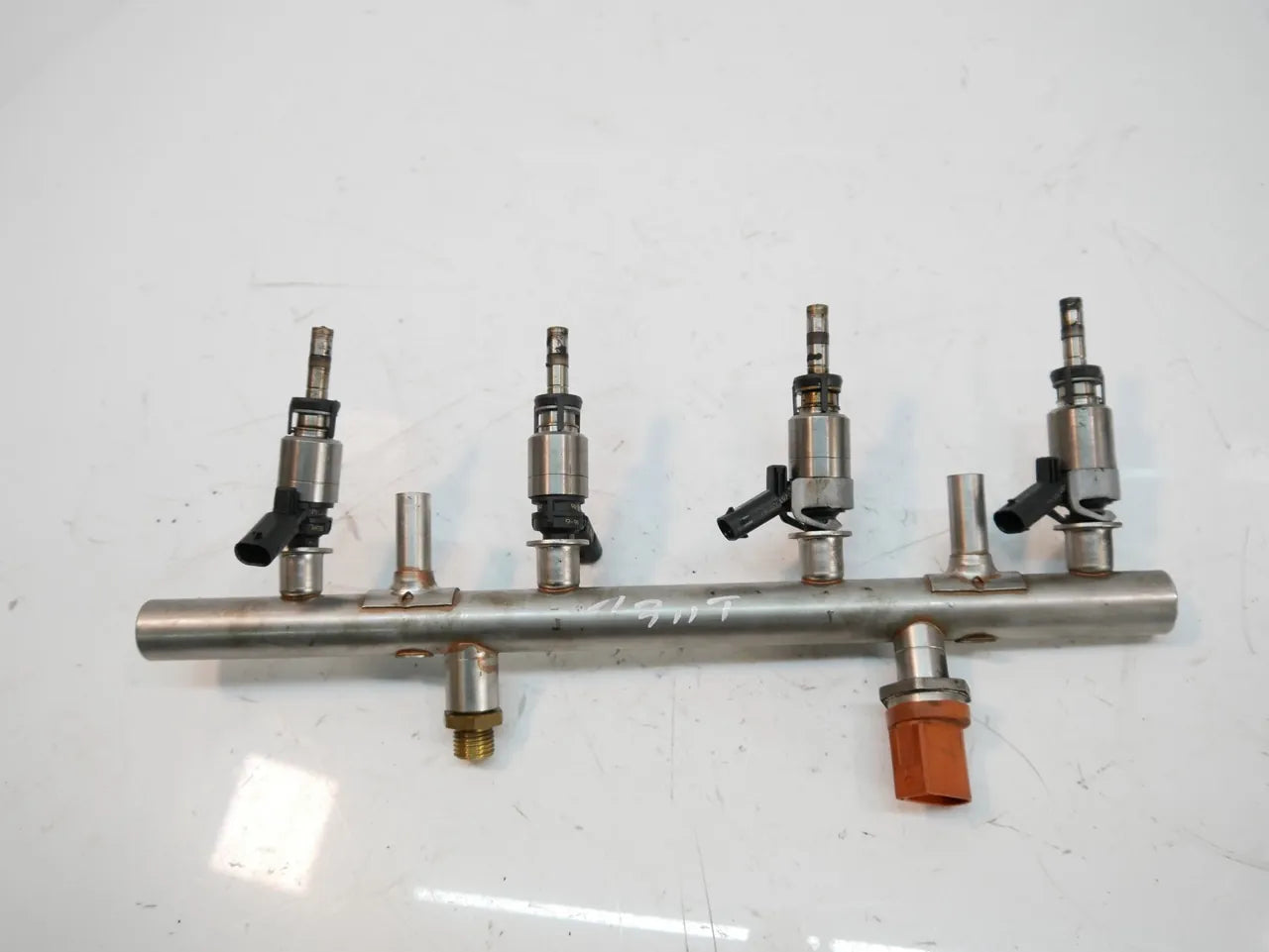 Rampa inyectora Audi Volkswagen A3 Passat 2.0 TFSI TSI CCZA CCZ 06H133317C