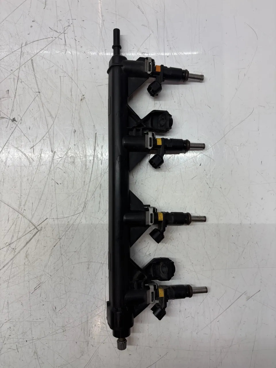 Carril del inyector Citroen Berlingo 1.6 VTi 5FS EP6C N12B16A 7575645