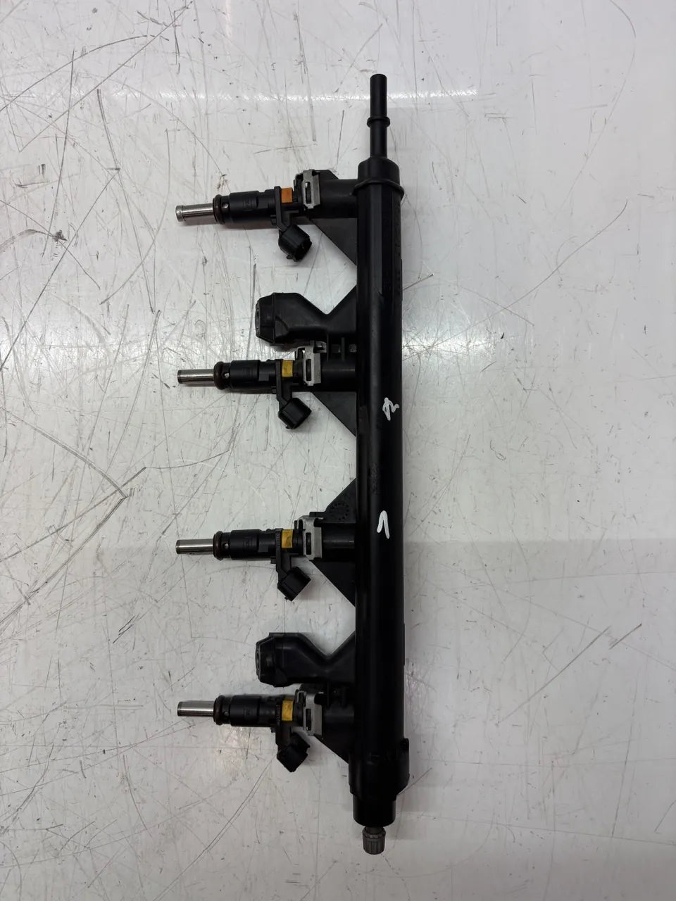 Carril del inyector Citroen Berlingo 1.6 VTi 5FS EP6C N12B16A 7575645