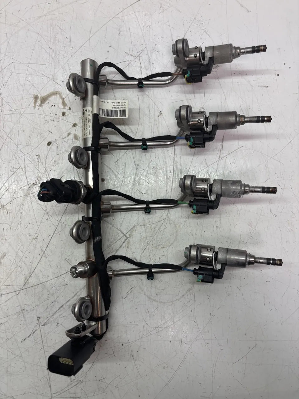 Carril del inyector MG HS AS23 1.5 TGDI Hybrid 15E4E 10764091