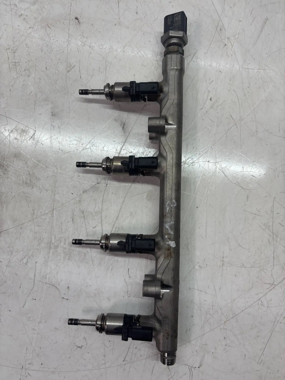 Rampa inyectora Audi Seat Volkswagen 1.5 TFSI eTSI DFYA DFY 05E133320B 04E906036AD