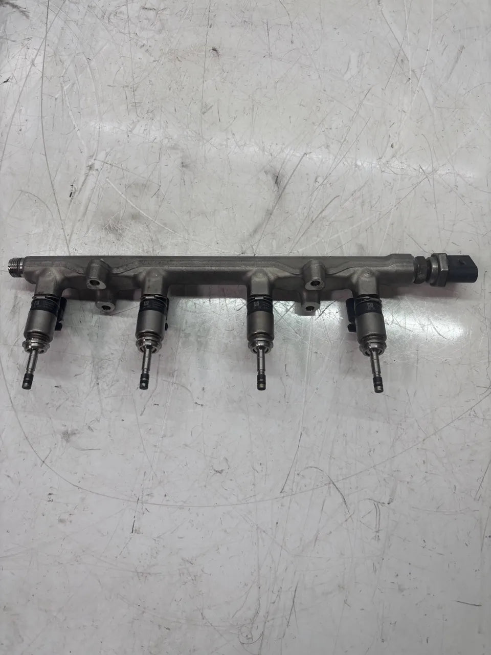 Rampa inyectora Audi Seat Volkswagen 1.5 TFSI eTSI DFYA DFY 05E133320B 04E906036AD