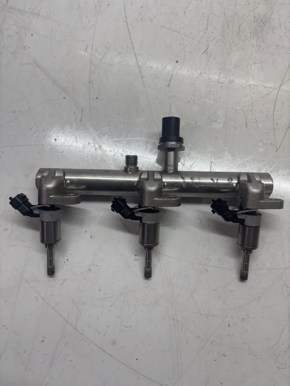 Riel inyector Alfa Romeo Giulia 952 2.9 gasolina 670053476 00670050573