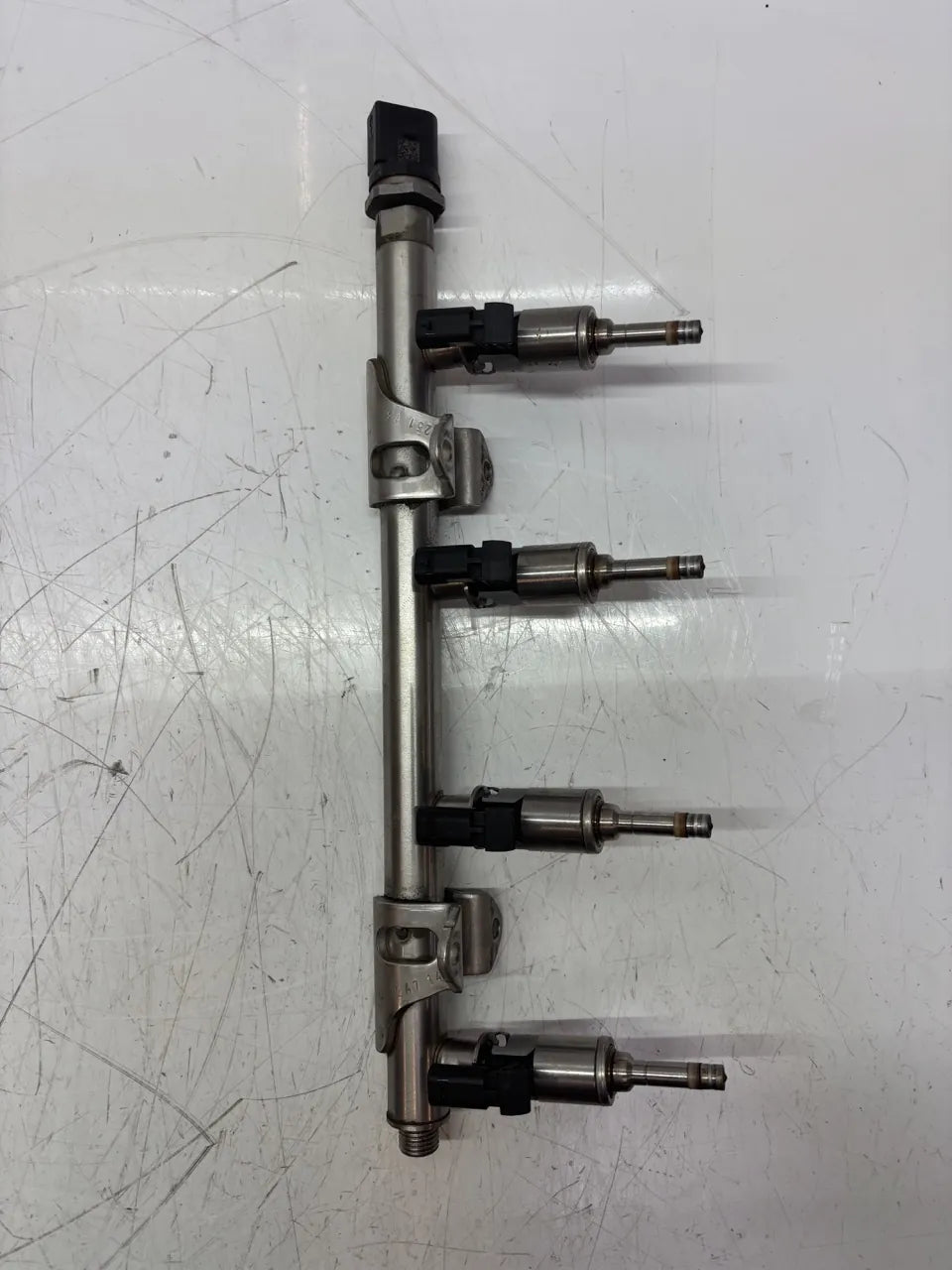 Rampa inyectora Seat Audi Volkswagen Skoda 1.4 TSI CZCA CZC 04E133320D 04E133036A