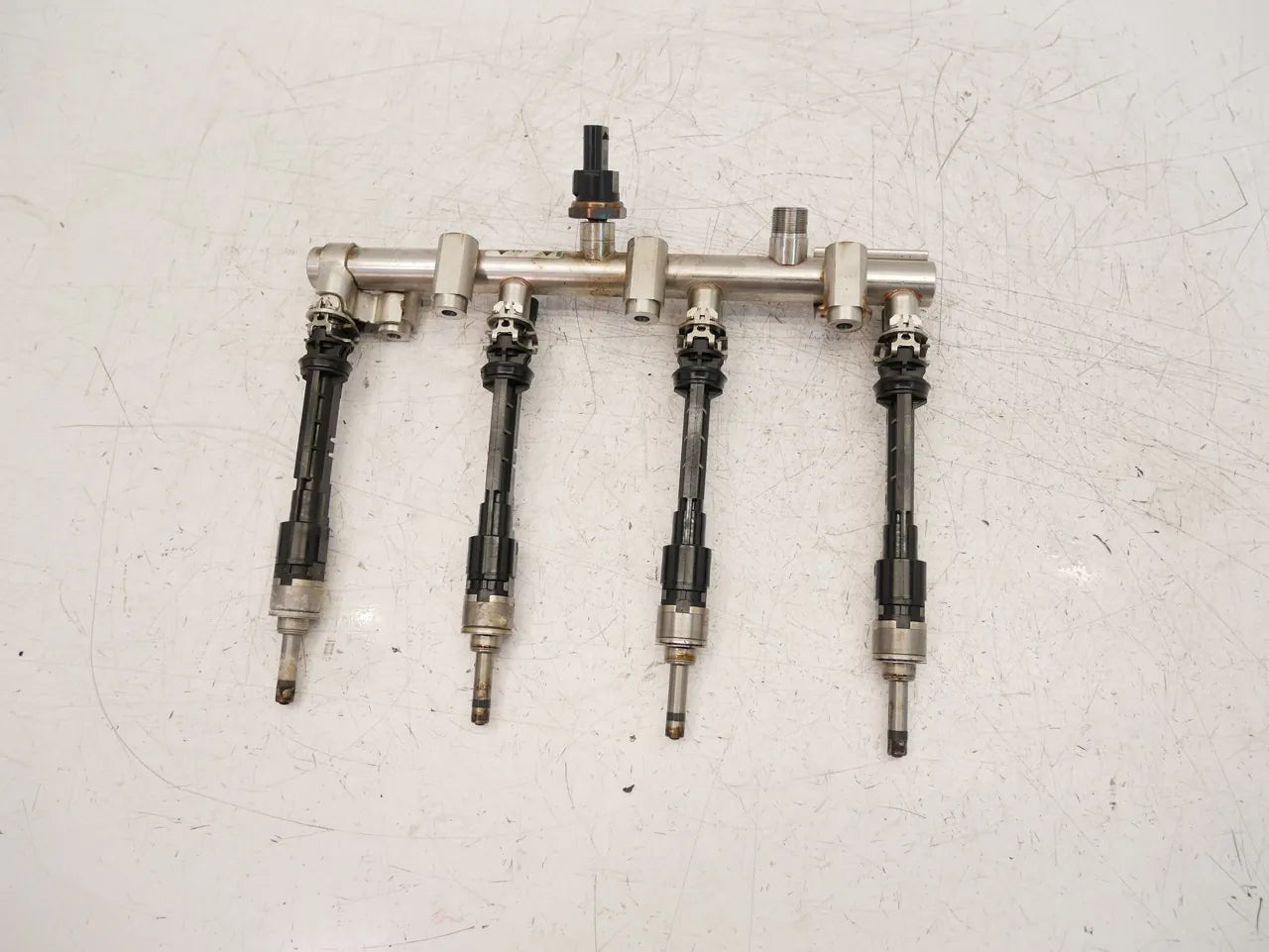 Rail de inyectores Nissan Qashqai 1.3 DIG-T HR13DDT HR13 175220286R 175200298R