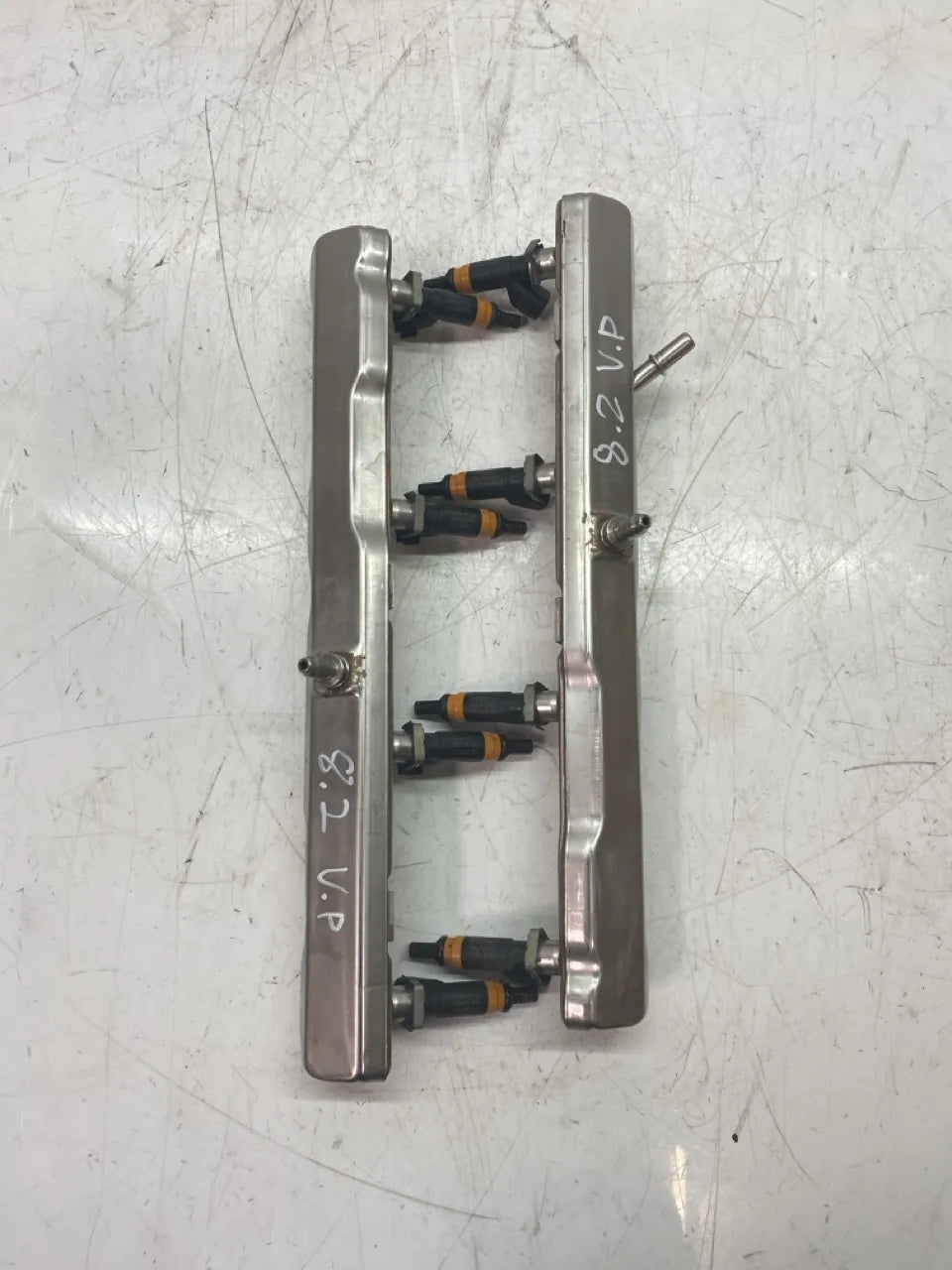 Rail de inyectores Dodge Charger 5.7 EZH 53013888AD