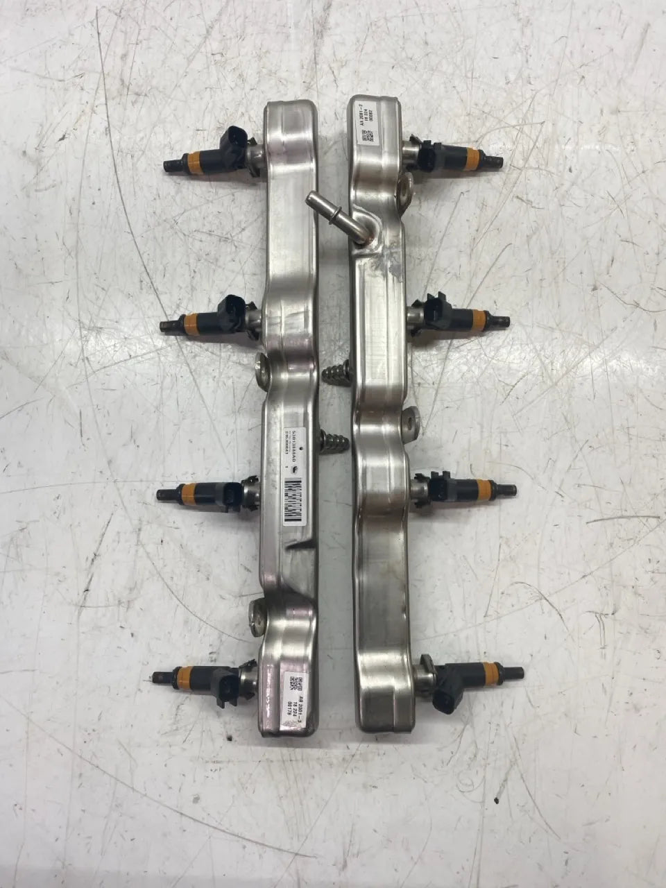 Rail de inyectores Dodge Charger 5.7 EZH 53013888AD