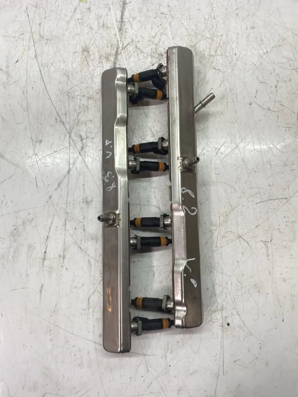 Rail de inyectores Dodge Charger 5.7 EZH 53013888AD