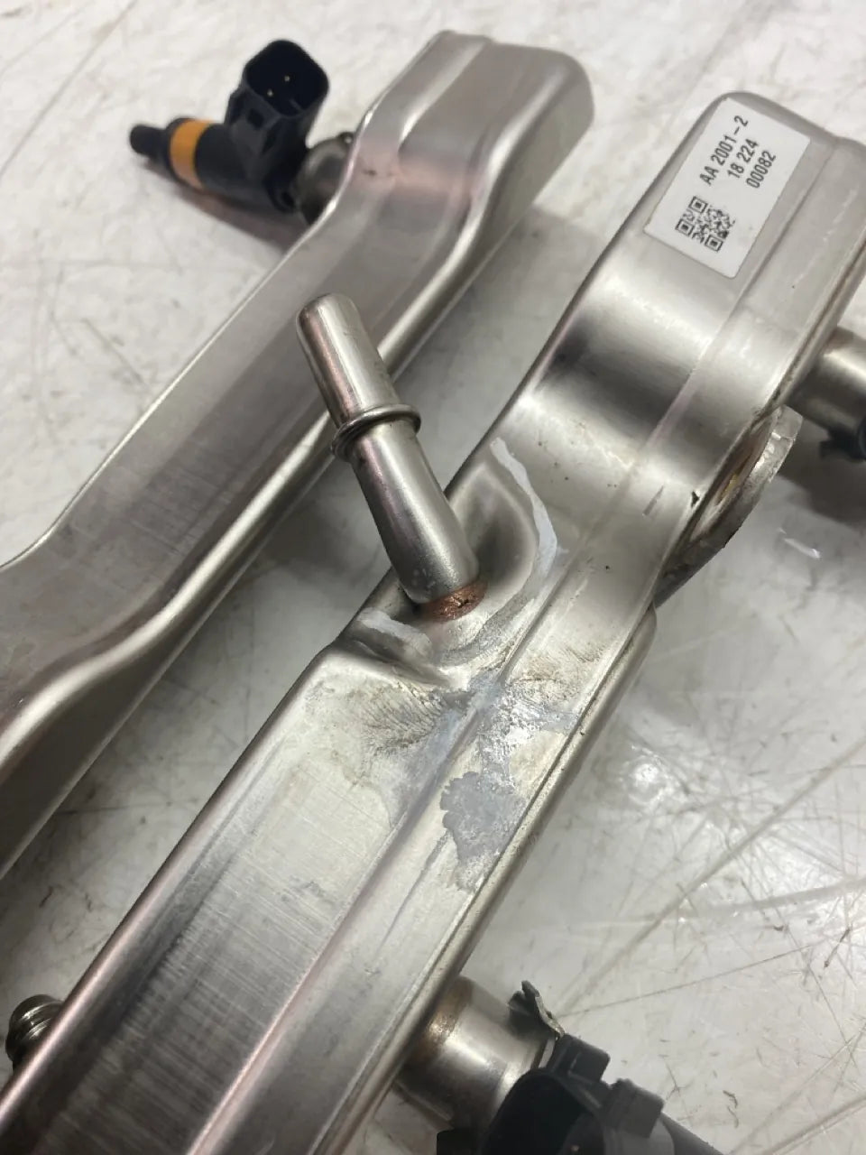 Rail de inyectores Dodge Charger 5.7 EZH 53013888AD