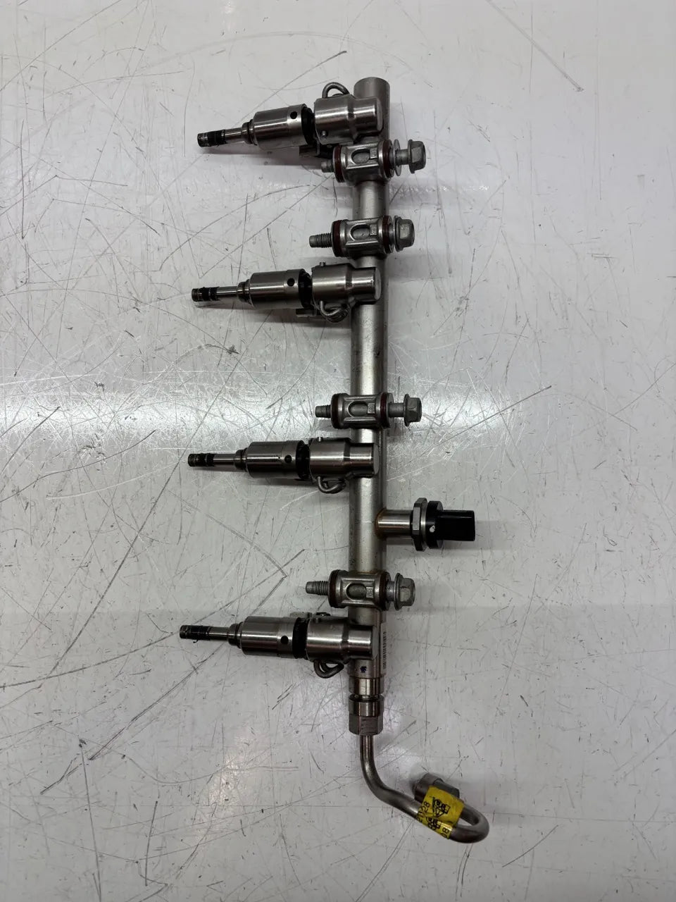 Carril de inyectores Chevrolet Malibu 2.0 gasolina LTG 12654644