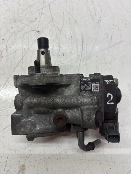 Bomba de alta presión Volvo V60 I 2.0 D4 D4204T14 31432135