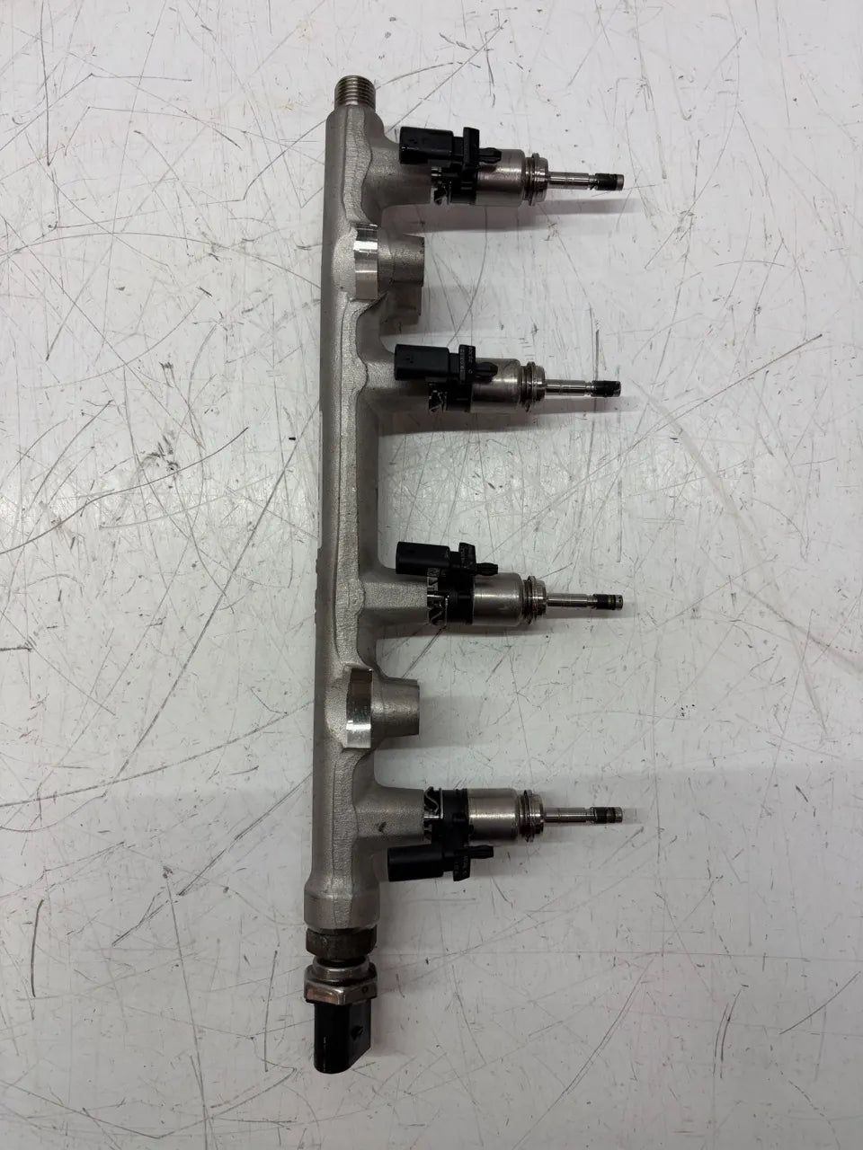 Rampa inyectora Volkswagen Skoda Seat Audi 1.5 TFSI TSI DPCA DPC 05E133320 04E906036AD