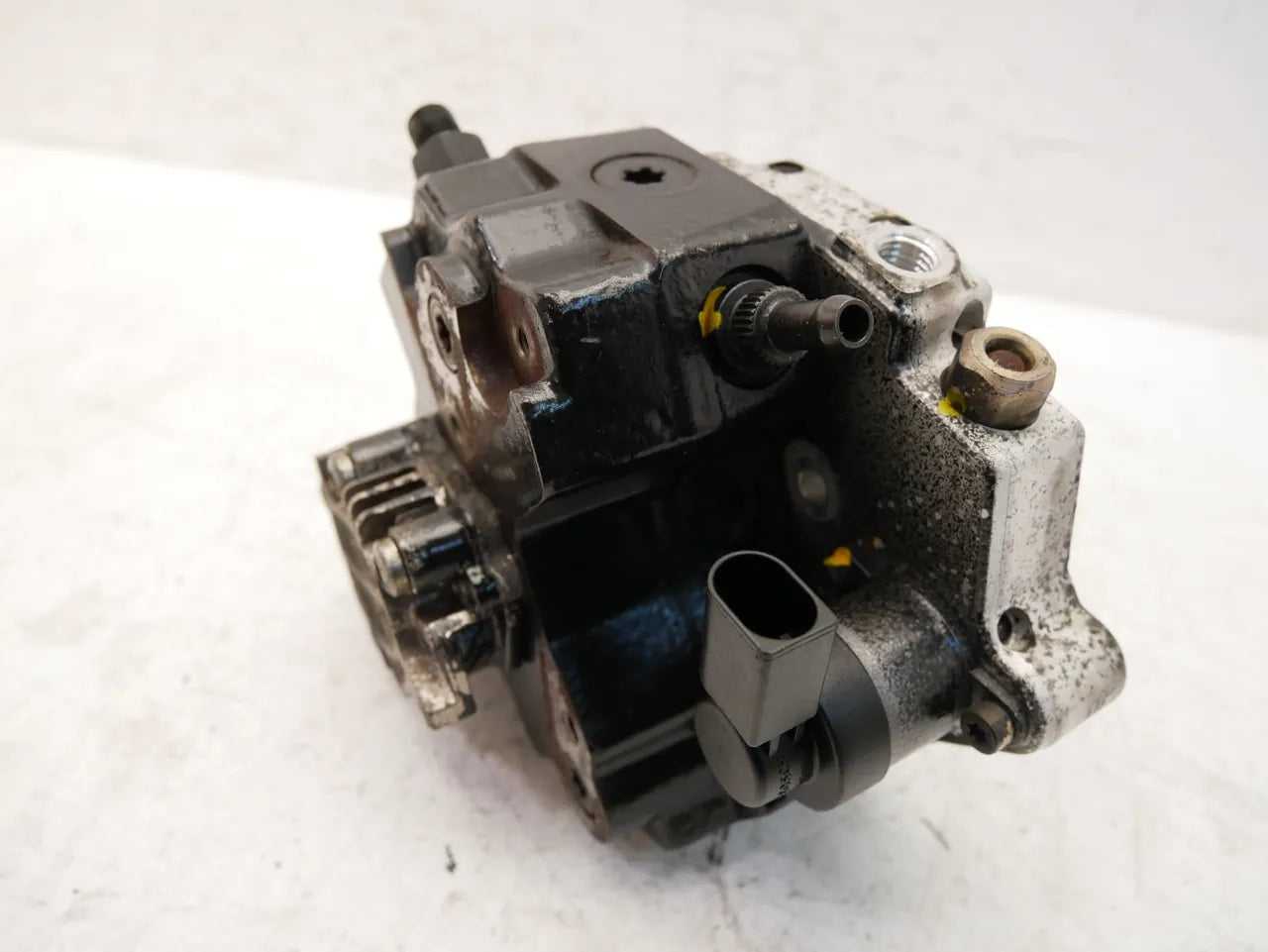 Bomba de alta presión Audi A8 D3 4.0 TDI quattro ASE 057130755G 0445010082