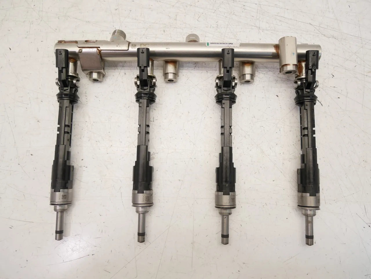 Rail de inyectores Nissan Qashqai 1.3 DIG-T HR13DDT HR13 175222462R 166002932R