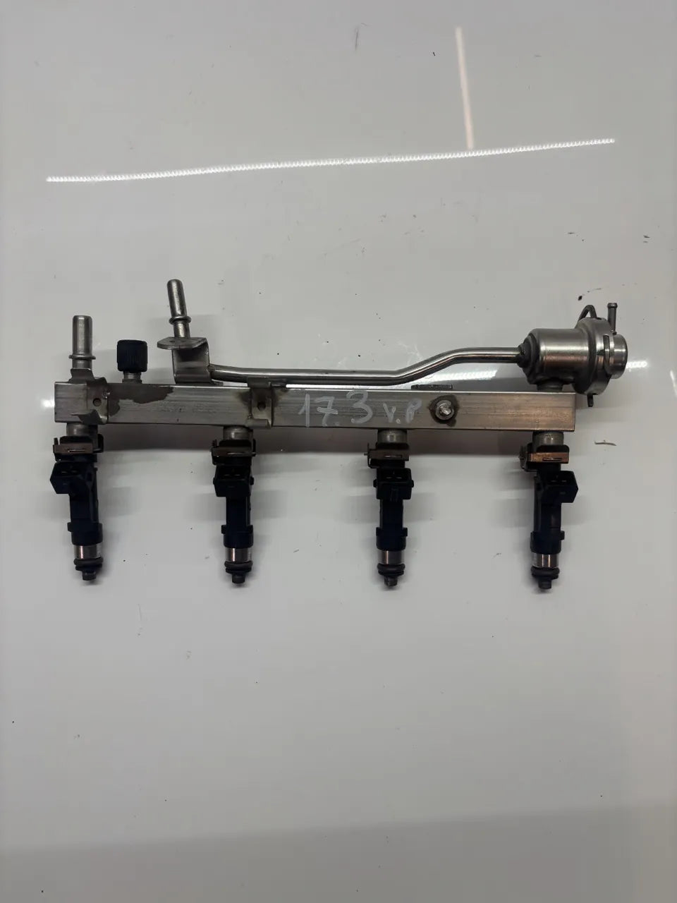 Rail de inyectores Opel Zafira Tourer C 1.4 gasolina B14NET LUJ 55577580