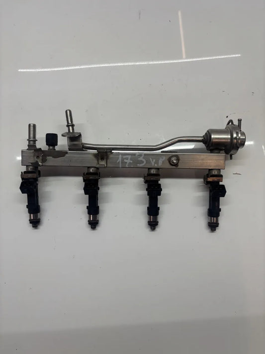 Rail de inyectores Opel Zafira Tourer C 1.4 gasolina B14NET LUJ 55577580