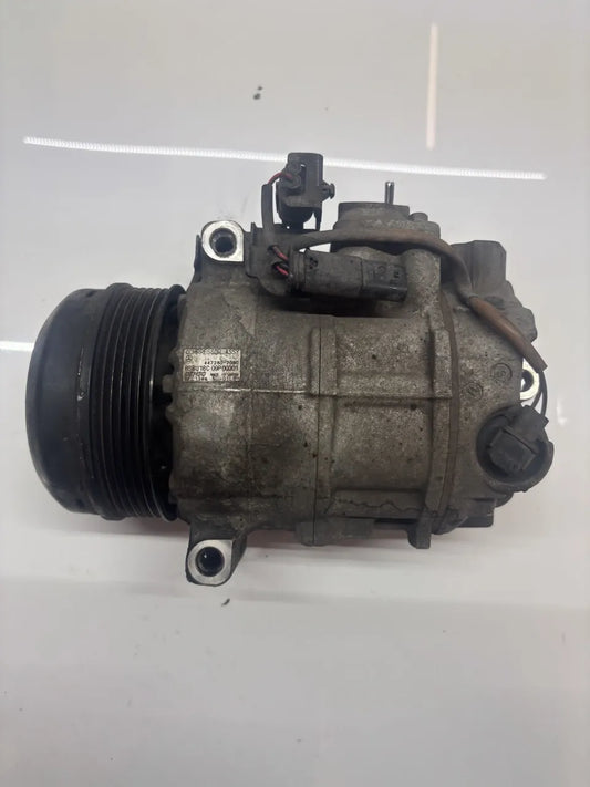 Compresor de aire acondicionado Mercedes-Benz Clase E 2.2 CDI OM651.924 651.924 A0008302600