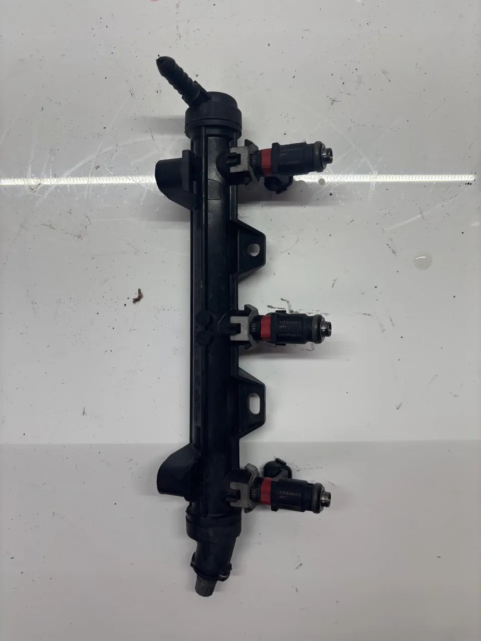 Riel inyector Seat Skoda Volkswagen Ibiza Polo 1.2 gasolina CGPB CGP 03E133319E