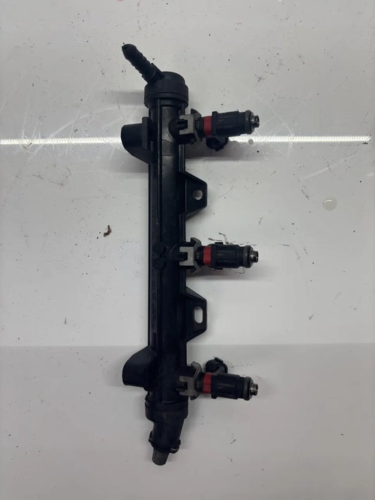 Riel inyector Seat Skoda Volkswagen Ibiza Polo 1.2 gasolina CGPB CGP 03E133319E