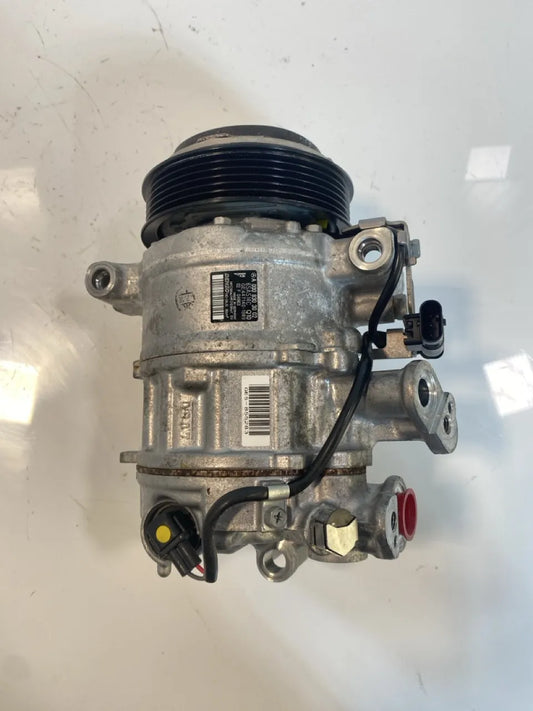 Compresor de aire acondicionado Mercedes-Benz Clase E 2.0 M364.920 264.920 M264 A0008303002