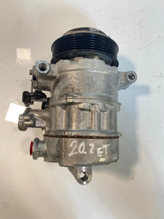 Compresor de aire acondicionado Mercedes-Benz CLS 2.0 gasolina M264.920 M264 A0008303002