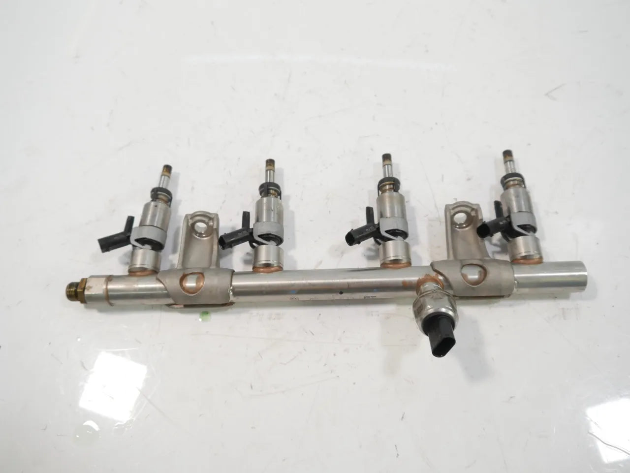 Rampa inyectora Volkswagen Passat B7 2.0 TSI DTDA DTD 06L133317L