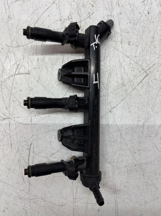 Rampa inyectora Seat Skoda Volkswagen Ibiza Fabia Polo 1.2 gasolina BBM 03D906603F